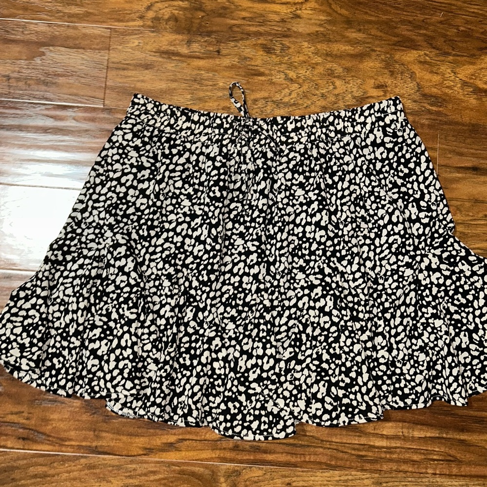 Chic Black and White Women's Mini Skirt